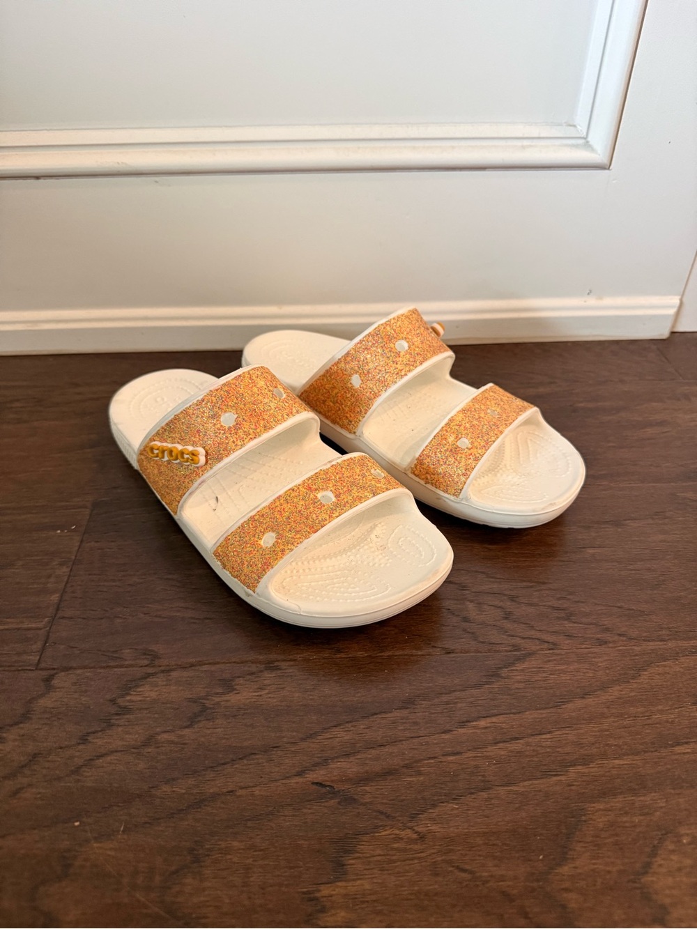 NWOT Crocs Classic Glitter Sandals in the Orange Sorbet M8 W10